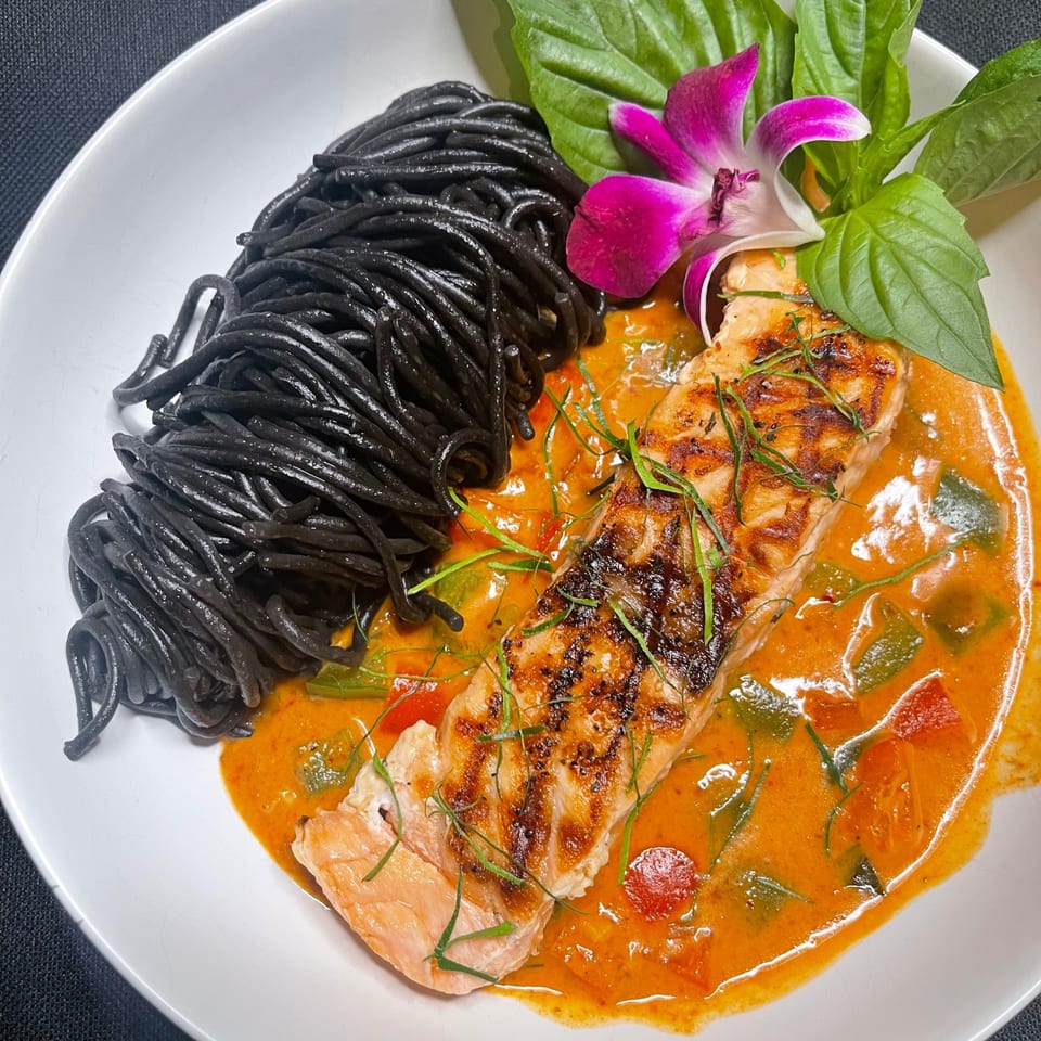 Squid ink grilled salmon in Choo chee red curry