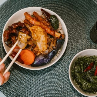 Seaweed Salad in Rice Crispy Bowl
