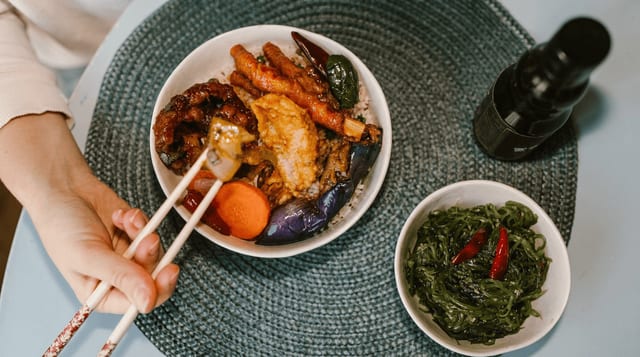 Seaweed Salad in Rice Crispy Bowl.